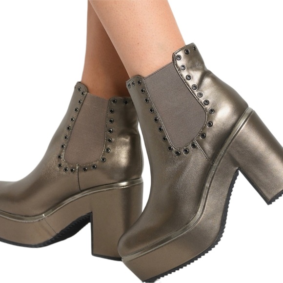 NWOB-  Metallic Pewter Platform Ankle Booties - Picture 1 of 8